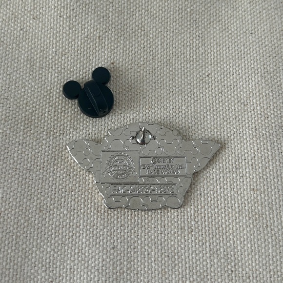 Start Wars Yoda Tsum Tsum Disney Trading Pin (2016) - Picture 2 of 2